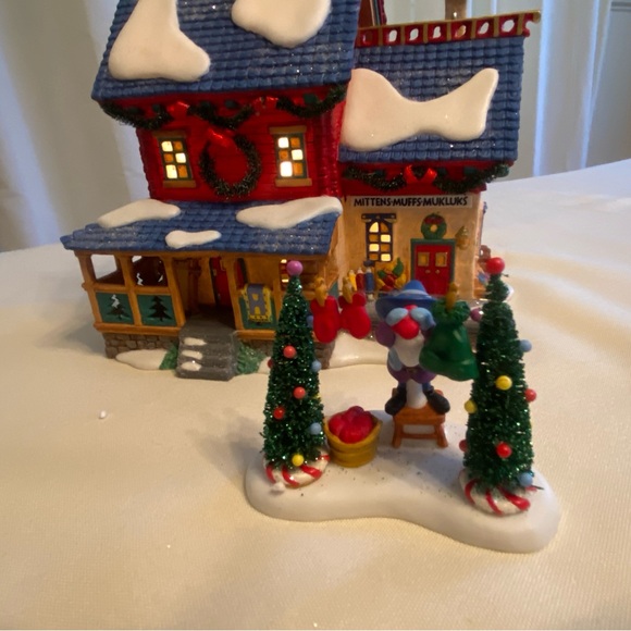 Department 56 Northwind Knitters #56.56751 - Picture 2 of 13